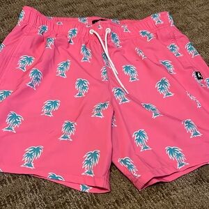 Men’s medium 5.5 in inseam fun pattern bathing suit